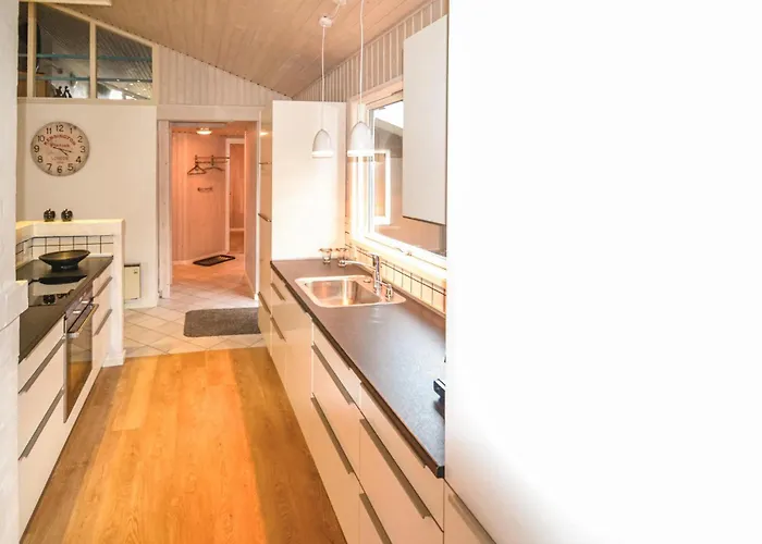 펜션 Awesome In Lokken With Sauna